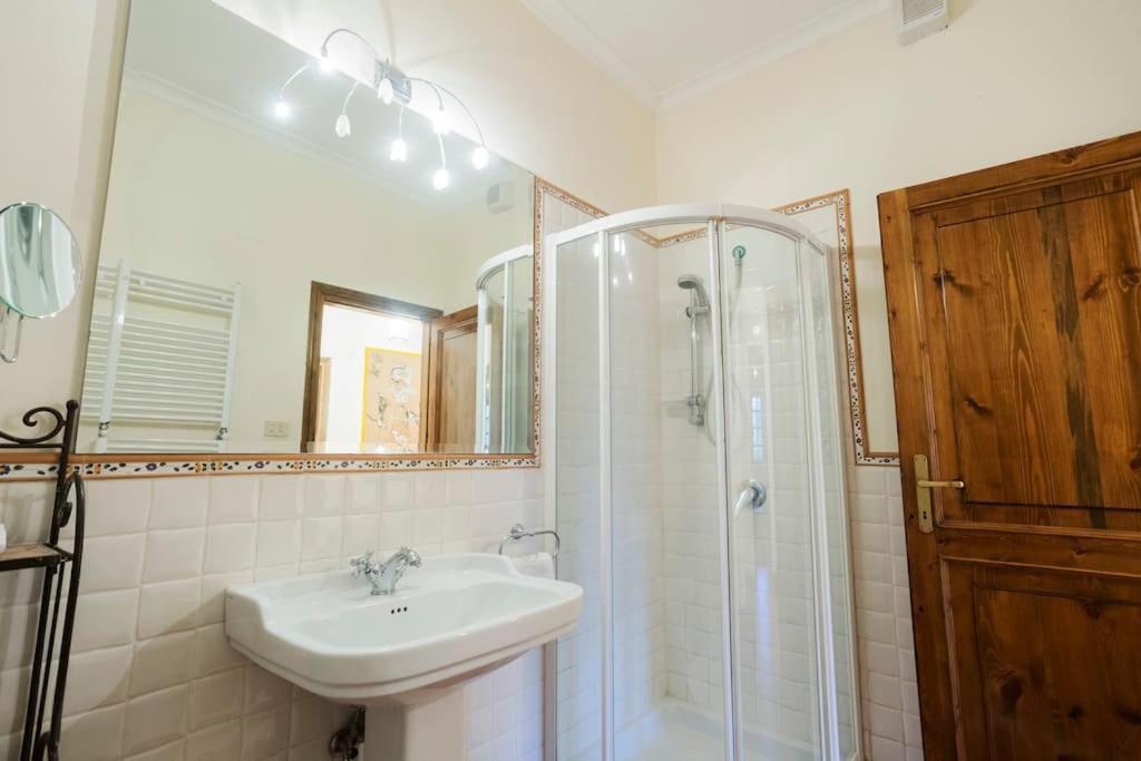 Apartment In Luxuryproperty Privatepool Garden Bbq Airc X8 Castelnuovo Di Porto Екстериор снимка